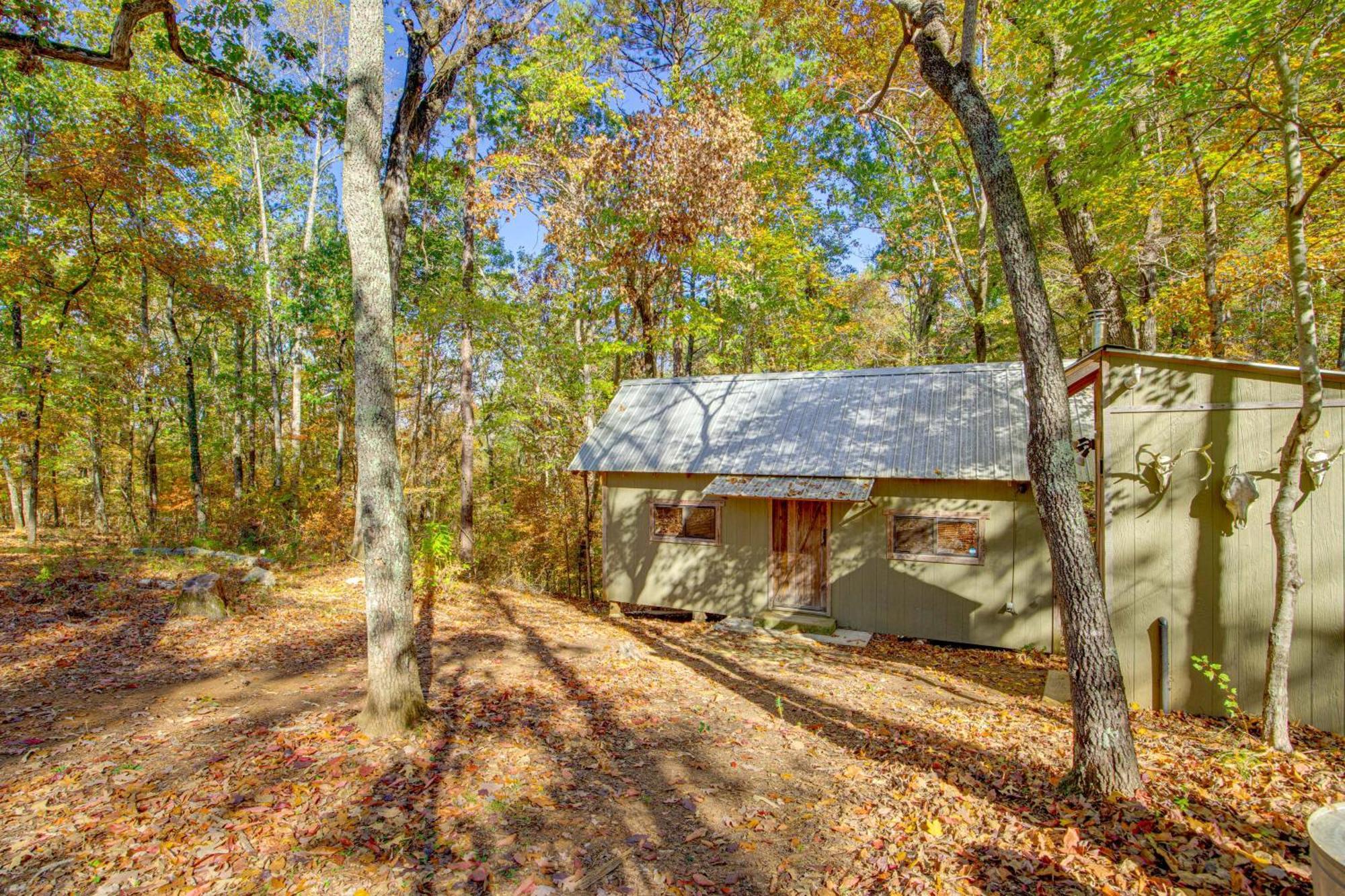Secluded Tallassee Cabin With Fire Pit And Porch! Exterior photo