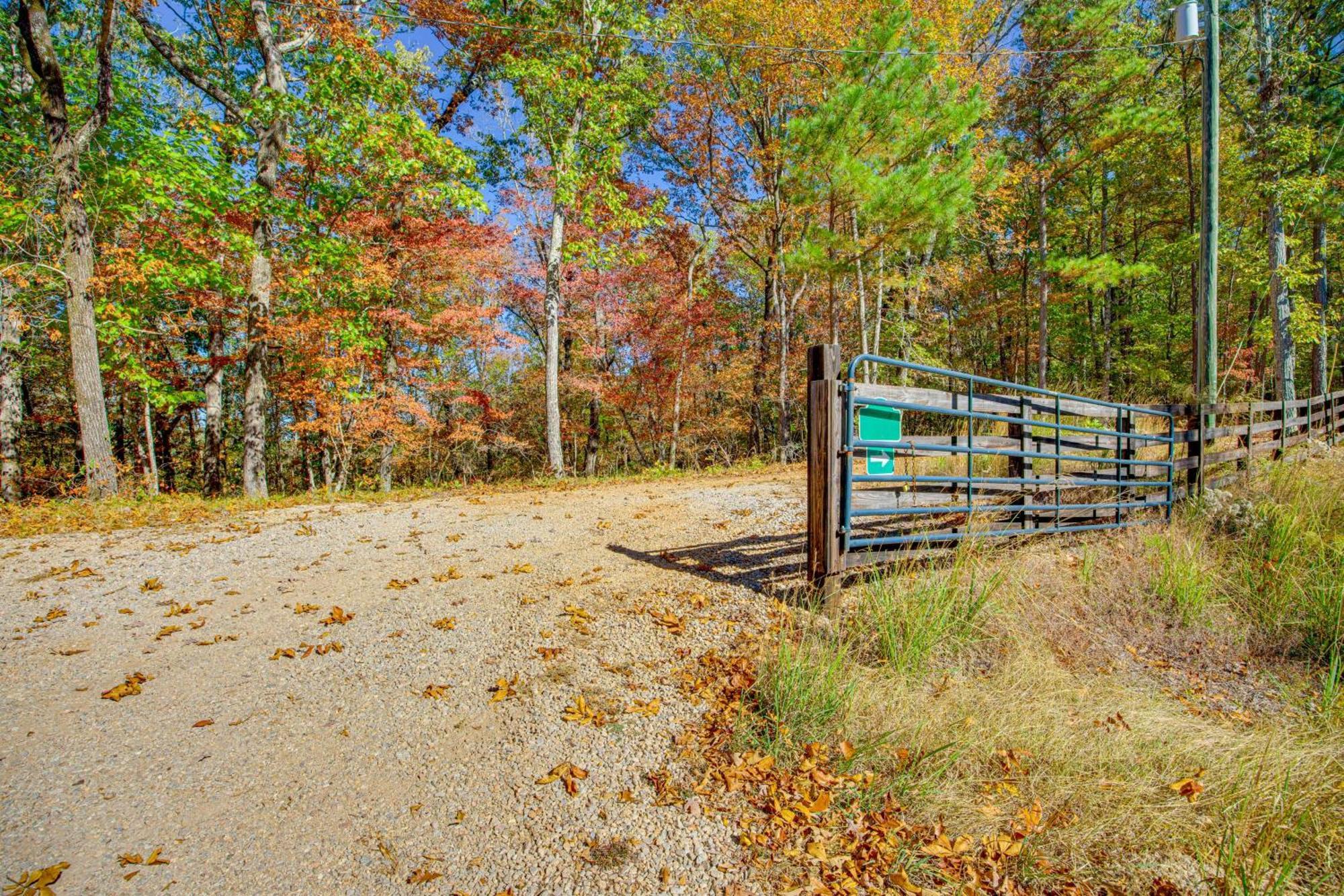 Secluded Tallassee Cabin With Fire Pit And Porch! Exterior photo