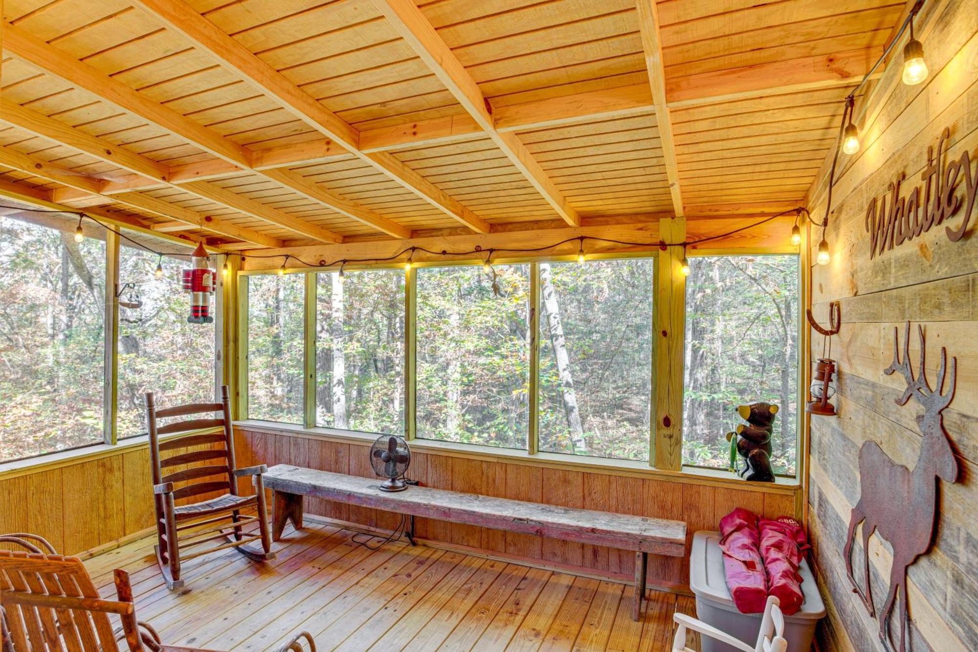 Secluded Tallassee Cabin With Fire Pit And Porch! Exterior photo