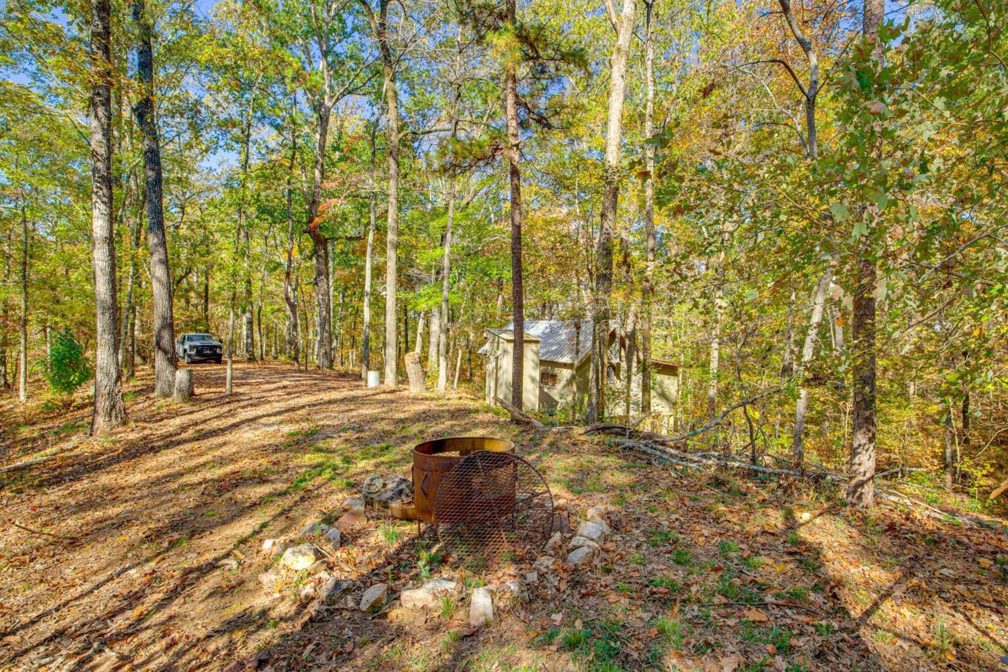 Secluded Tallassee Cabin With Fire Pit And Porch! Exterior photo