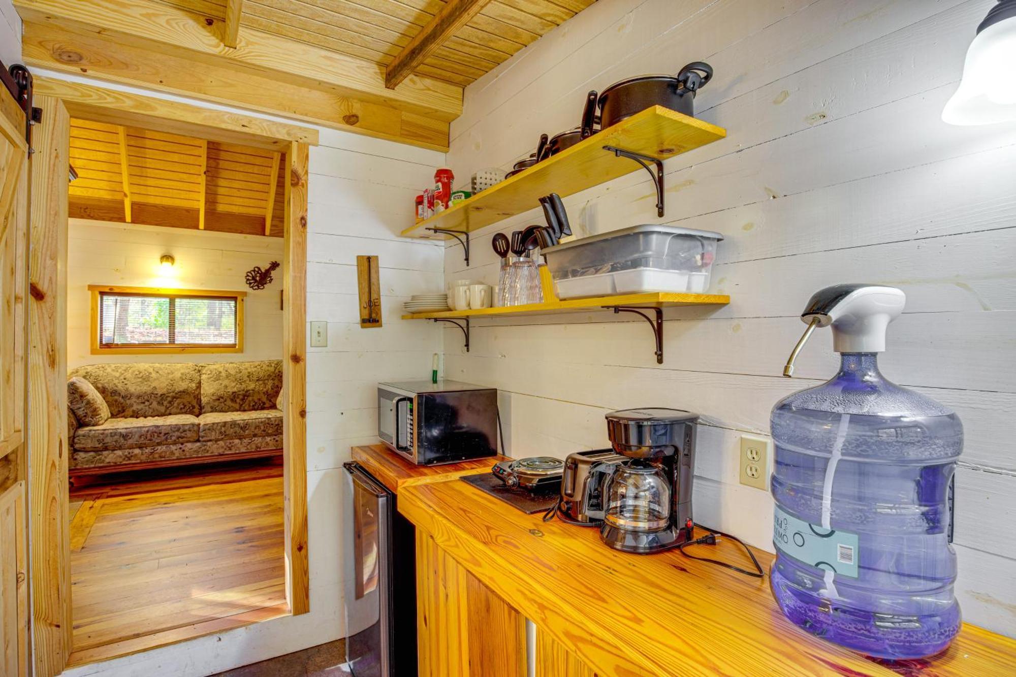 Secluded Tallassee Cabin With Fire Pit And Porch! Exterior photo